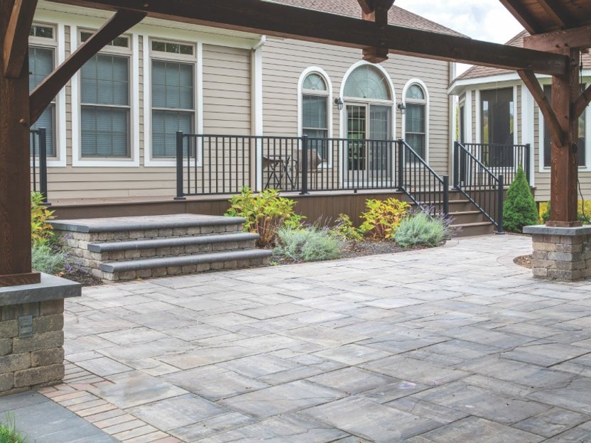 Outdoor kitchen with bar seating in Wooster Ohio