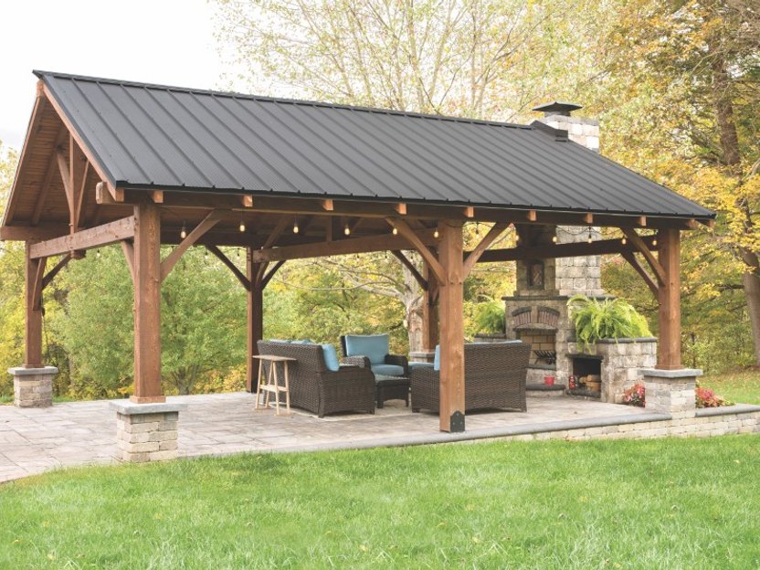 Backyard fire pit with circular paver patio in Mansfield Ohio