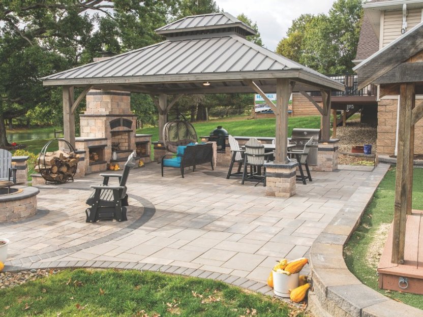 Decorative retaining wall and planting beds in Medina Ohio