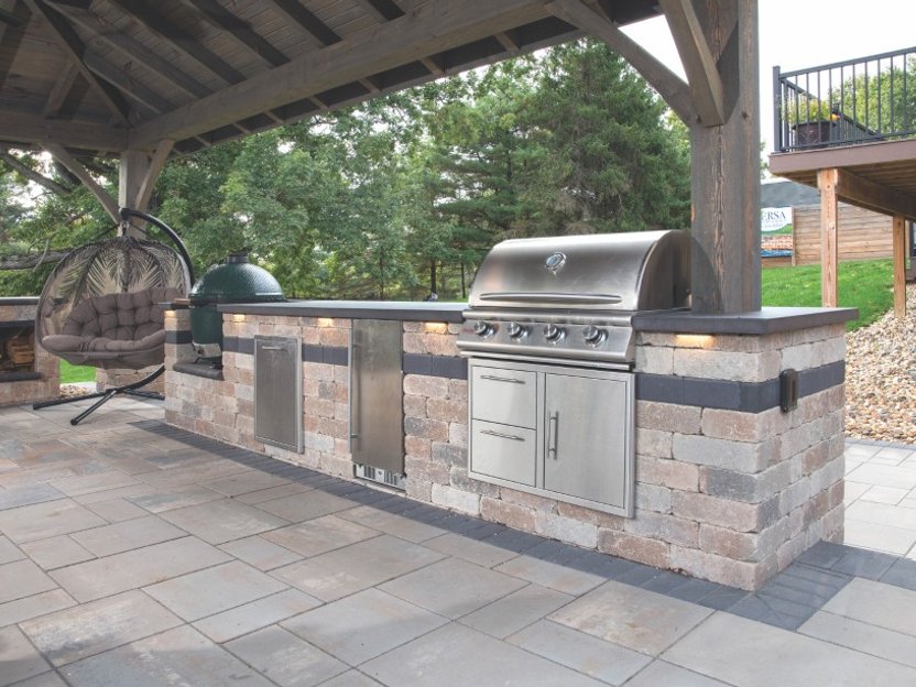 Custom walkway and entrance hardscaping in Mansfield Ohio