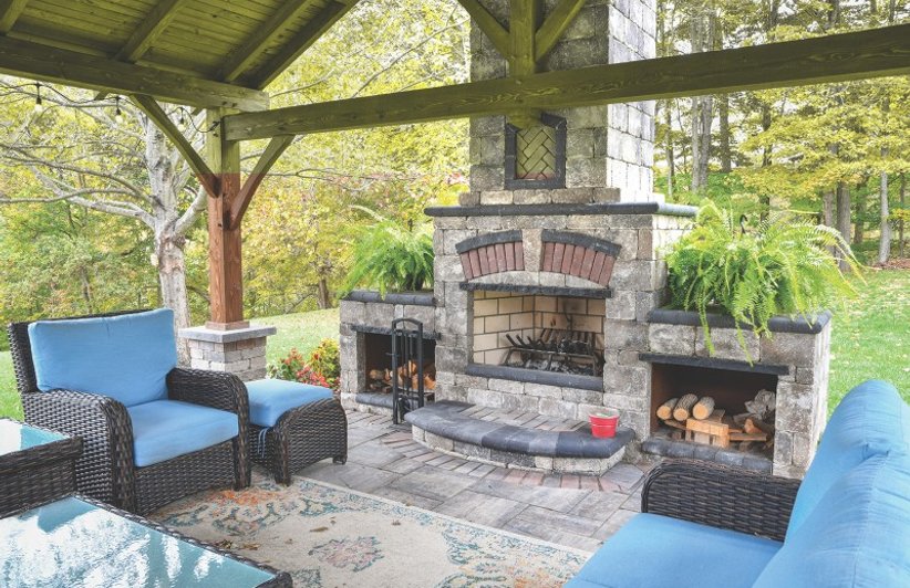 outdoor kitchen and fireplace in Akron Ohio